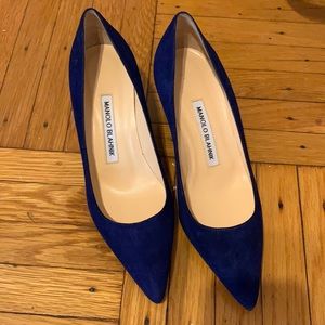 Manolo Blahnik Navy Blue Suede Kitten Heels
